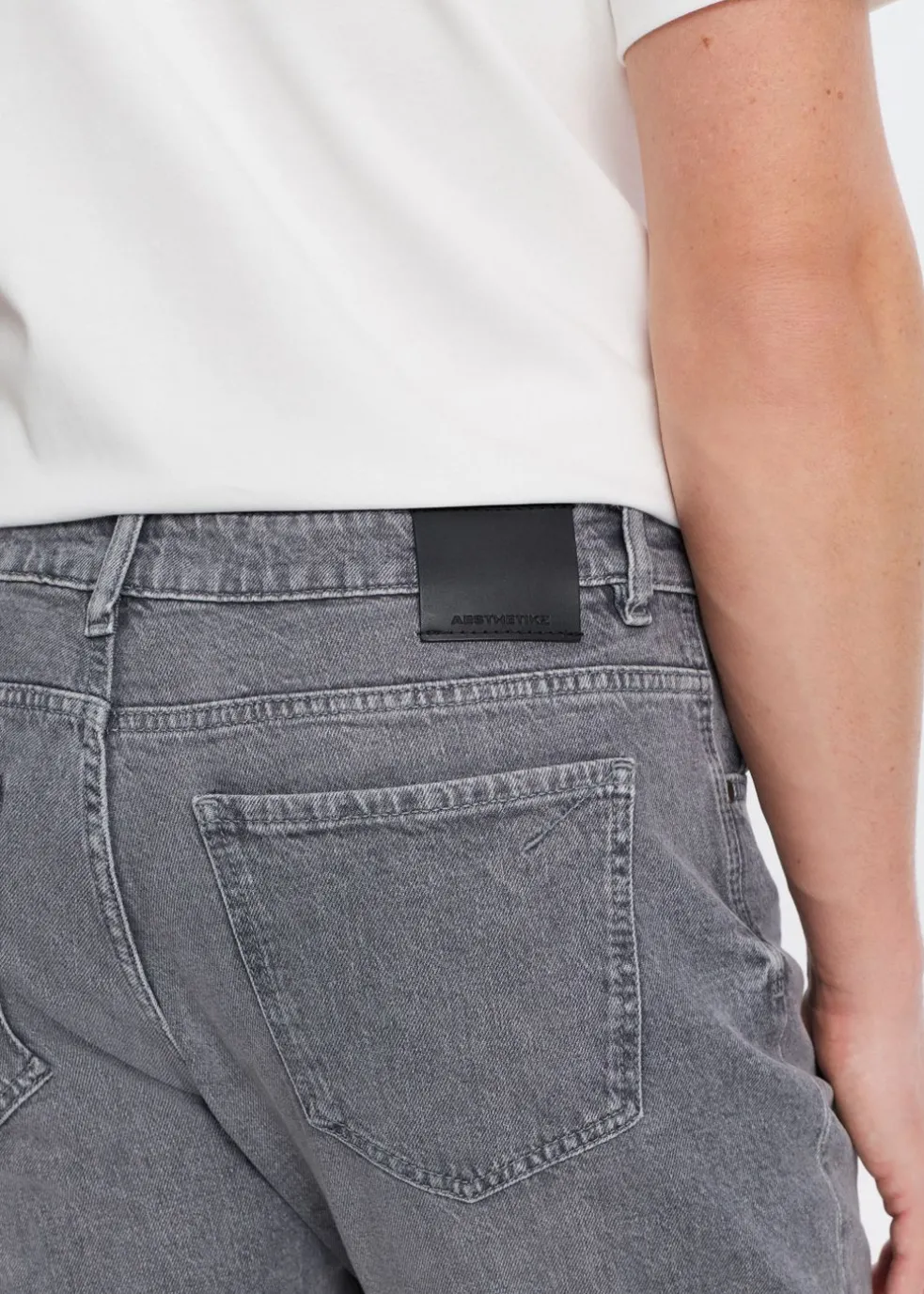 Comfort straight jeans