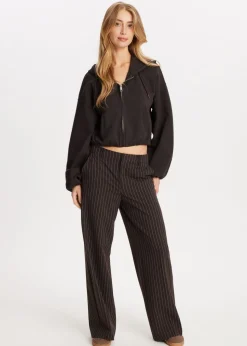 Cropped vest met capuchon