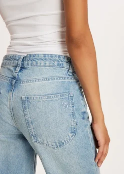 Jeans met geborduurde strikjes