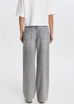 Loose fit jeans