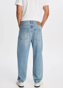 Loose fit jeans
