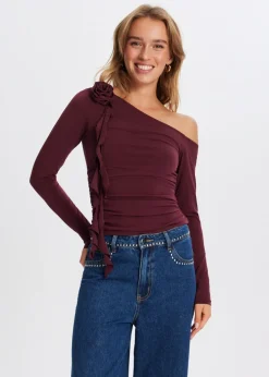One shoulder top met roos