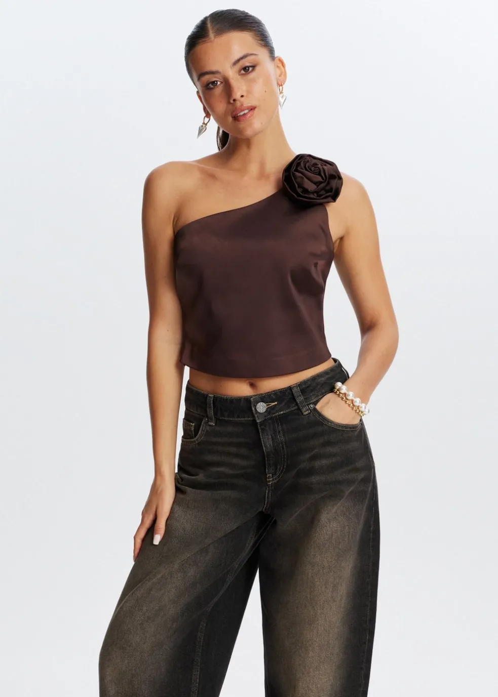 One shoulder top met roos