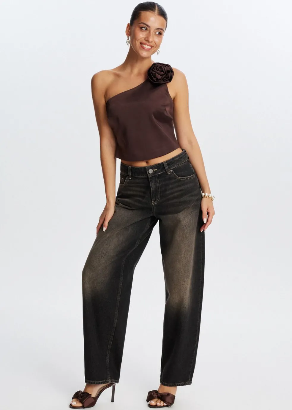 One shoulder top met roos
