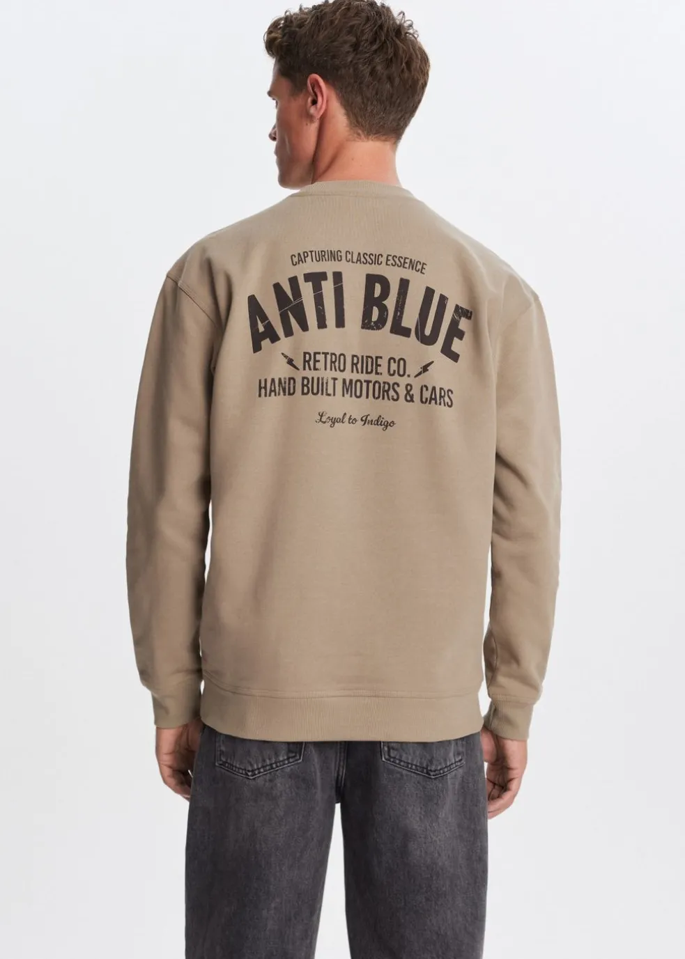 Oversized sweater retro ride