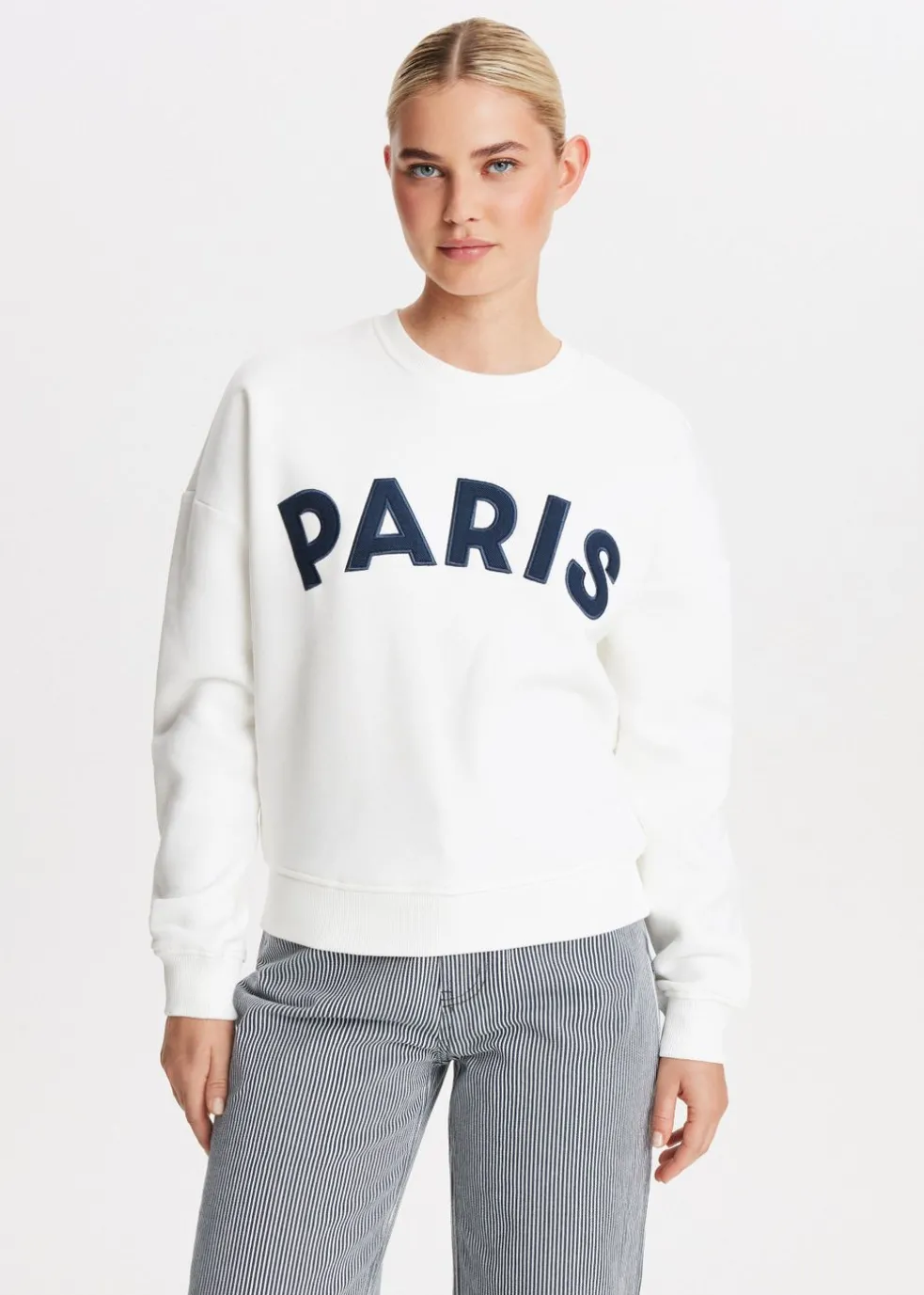 Paris geborduurde sweater