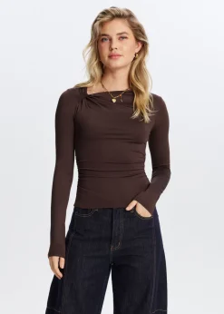 Top met knoopdetail