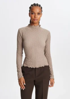 Top met strikdetail