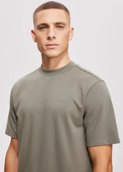 T-shirt staff